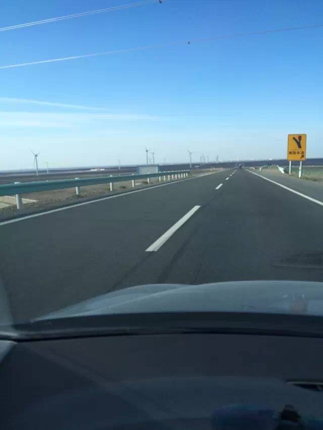 小草湖服务区易捷便利店