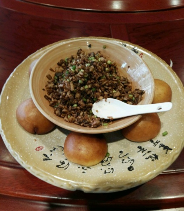 靠山屯东北农家菜(八龙桥雅苑店)