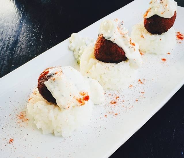 Luna Bar & Restaurant