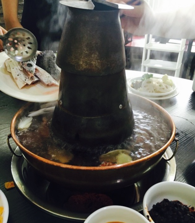 铜锅涮活鱼