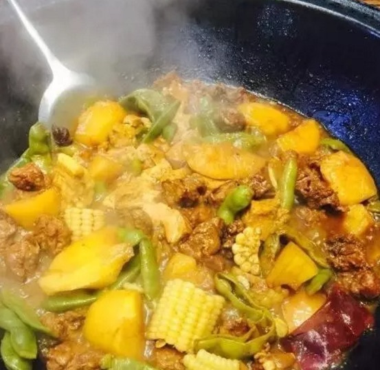 山河屯铁锅炖(民安店)