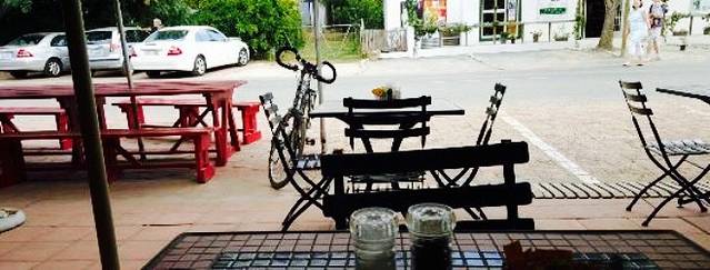 Via's Restaurant & Deli