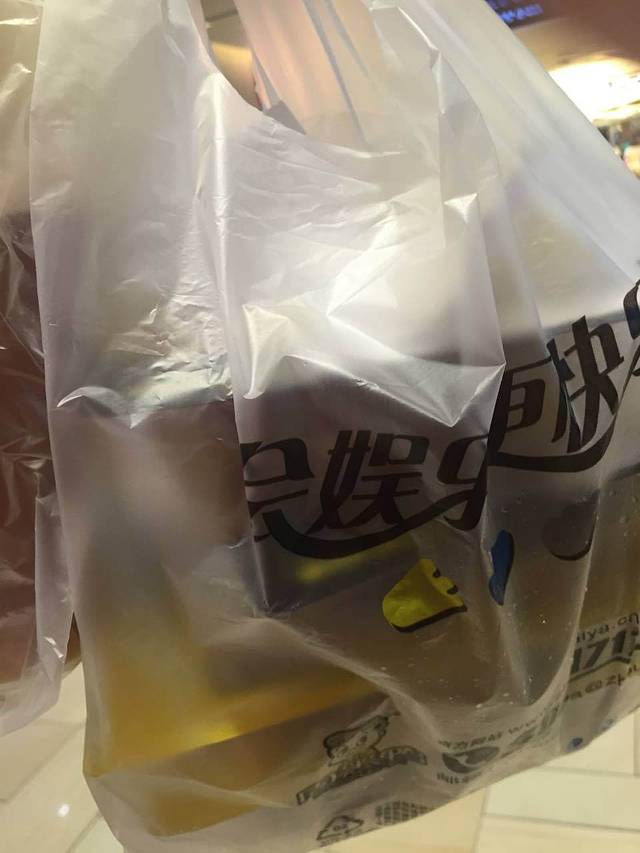 周黑鸭(深圳宝安区西乡天虹店)