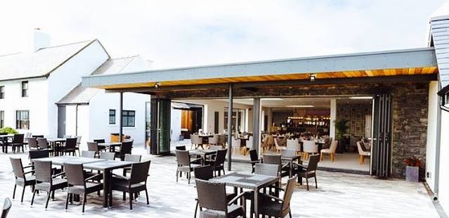 The Deck House Bar And Restaurant