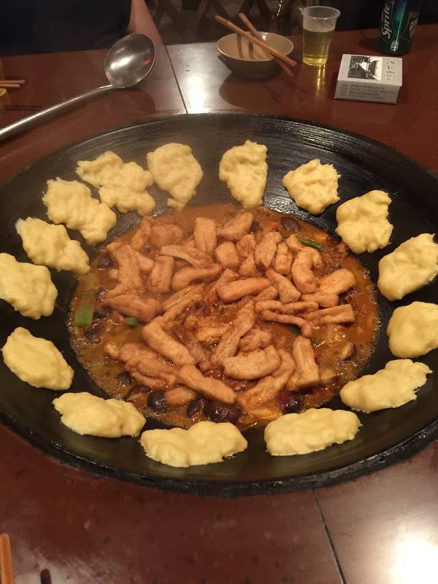 巴山寨柴火土灶