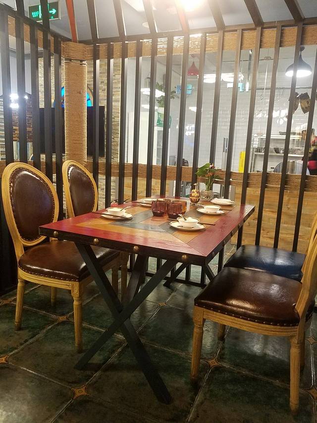 巴蜀巴食川菜馆(香槟广场店)