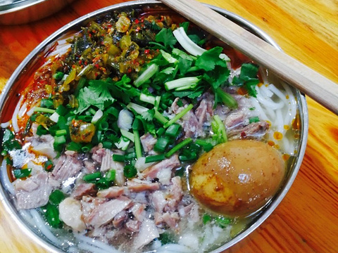 千层浪·只卖扒猪脚米线