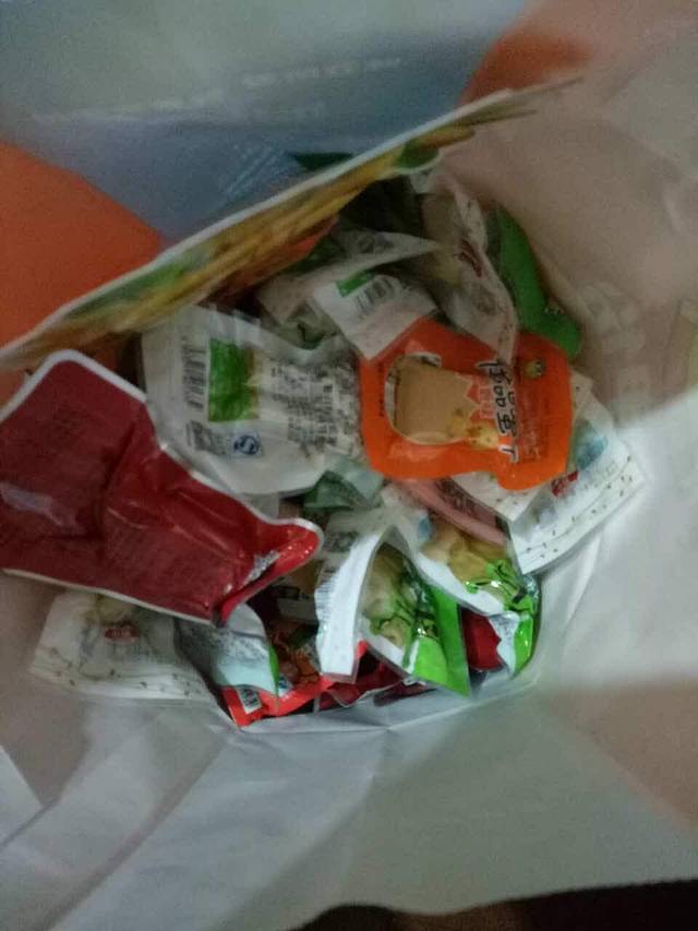 来伊份(联华东川公路店)