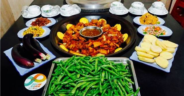 红太阳铁锅炖菜馆