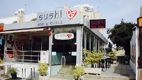 Sushi La Bar & Grill