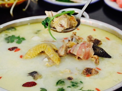 振鑫园昭通天麻火腿鸡火锅