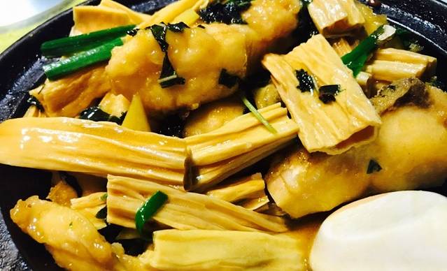 小洲氹边红楼农家菜