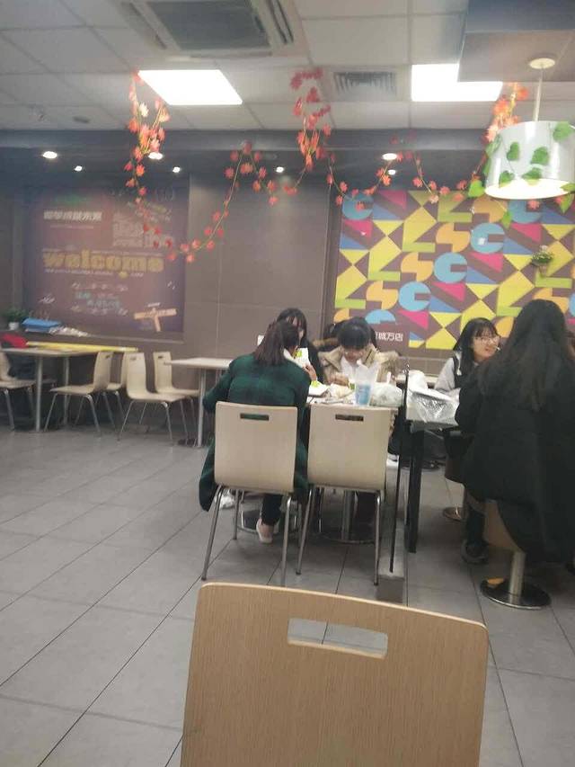 华莱士·全鸡汉堡(中山路店)