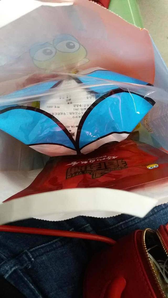 来伊份(长宁Art Park大融城店)