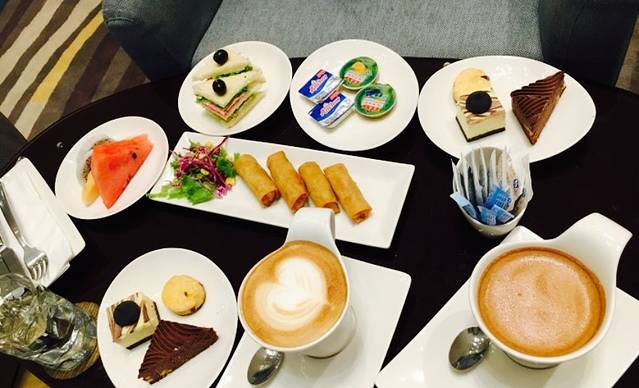 青岛中心假日酒店大堂尊吧