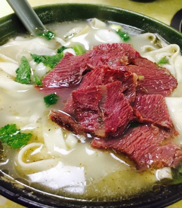 鸡公煲村夫烤鱼麻辣龙虾河南烩面