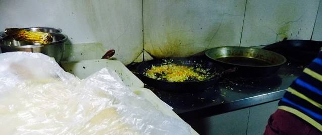 王芳大院摊煎饼