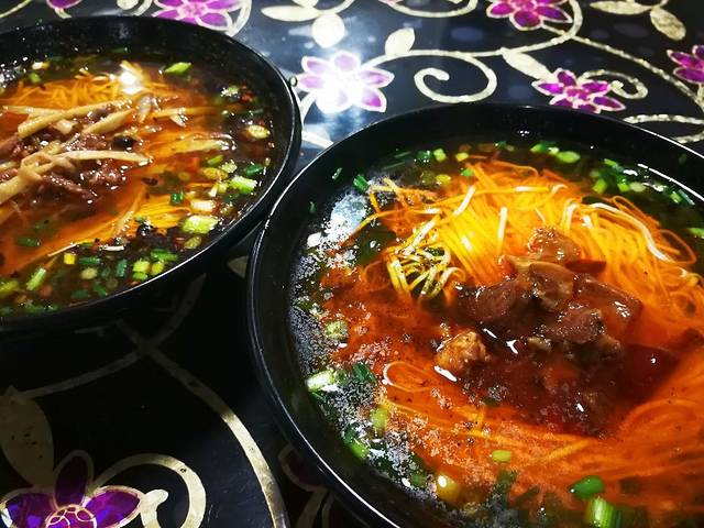 邓莉三三正宗牛肉面庄