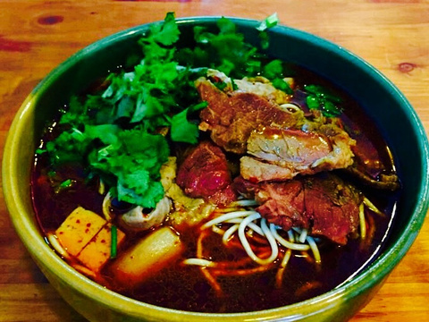 解放东路朱家板筋牛肉面馆