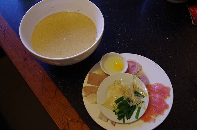 建新园过桥米线(金碧广场店)