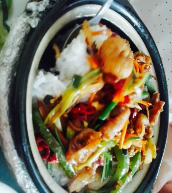 特色石锅煲仔饭(金穗街店)