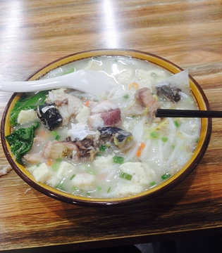 统桶发卤粉王(一中店)