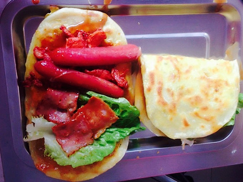 皖北名吃火烧饼灌鸡蛋