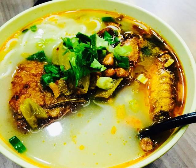 阿一猪扒酸辣米线