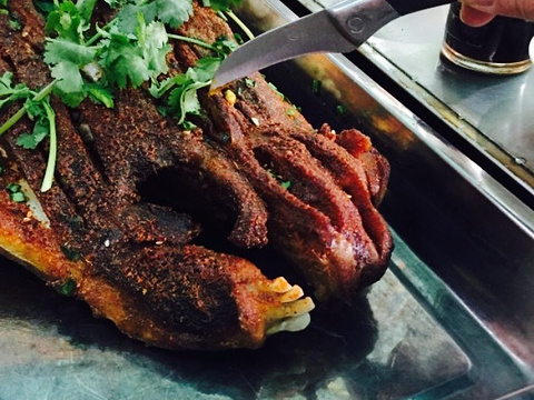 南山南土司烤牛头·唐哥一盘菜