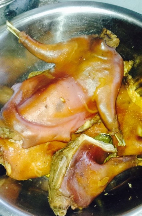 蜂泡酒 食草黑山羊 大坝前后首家零添加纯猫肉丸 新鲜野生蜂蛹 卤猫肉