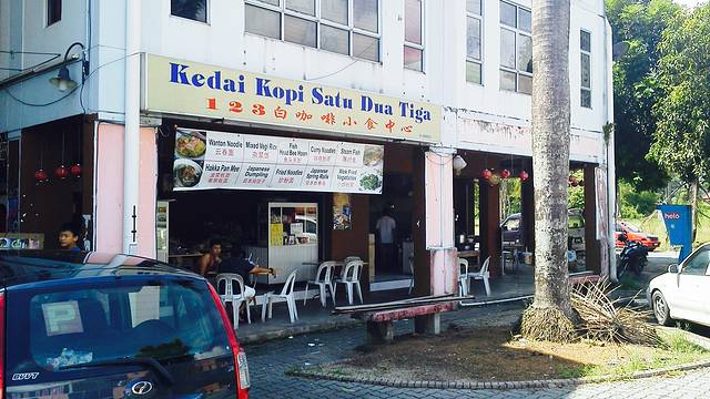 Kedai kopi satu dua tiga