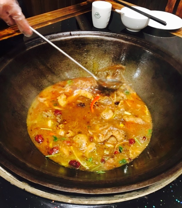 闳乐生态铁锅炖
