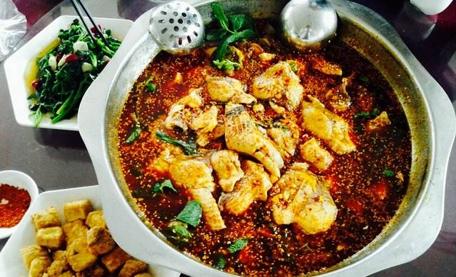 杨林闻老三酸菜鱼(嵩明店)