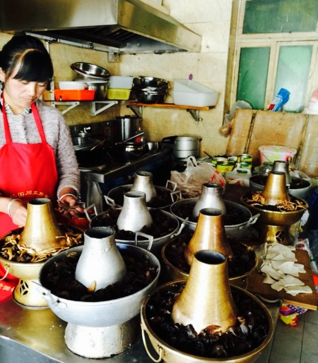 四姑娘山嘉绒传统土火锅