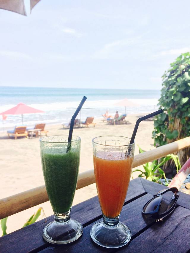 Warung Pantai Batu Belig
