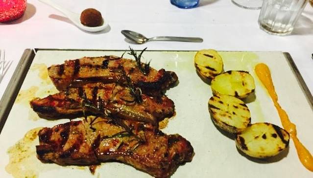 La Violeta Hotel & Restaurant