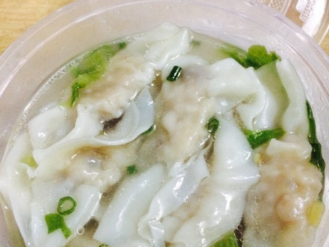 爽滑饺子王咸骨煲仔粥