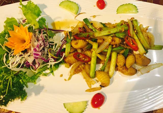 Hang Duong Quan seafood restaurant