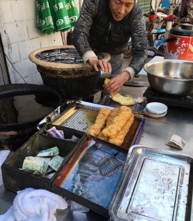 小勇油条老店开封传统胡辣汤