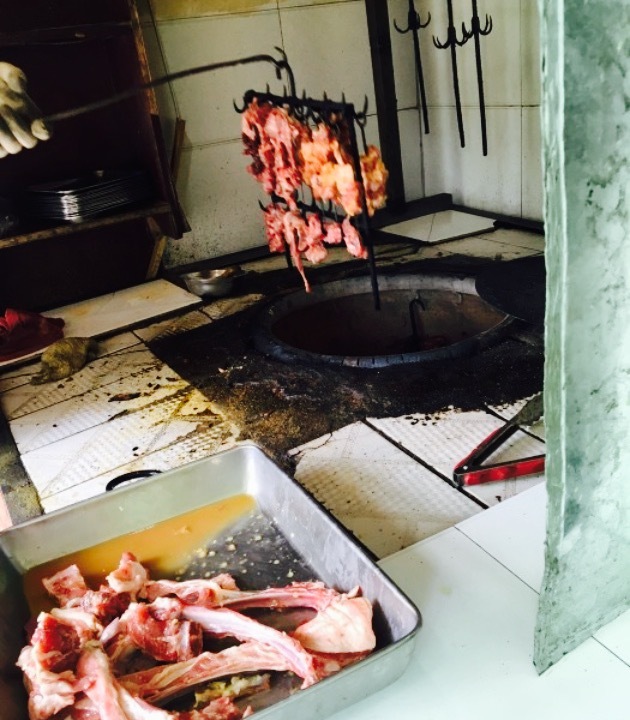 原六队尔利馕坑肉王