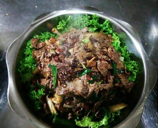 泸西清真酸汤牛肉火锅店