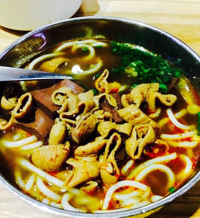 白象老谎猪脏粉(安居小区店)