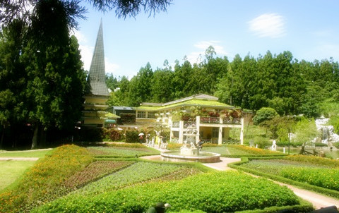 纸箱王创意园区-清境小瑞士店