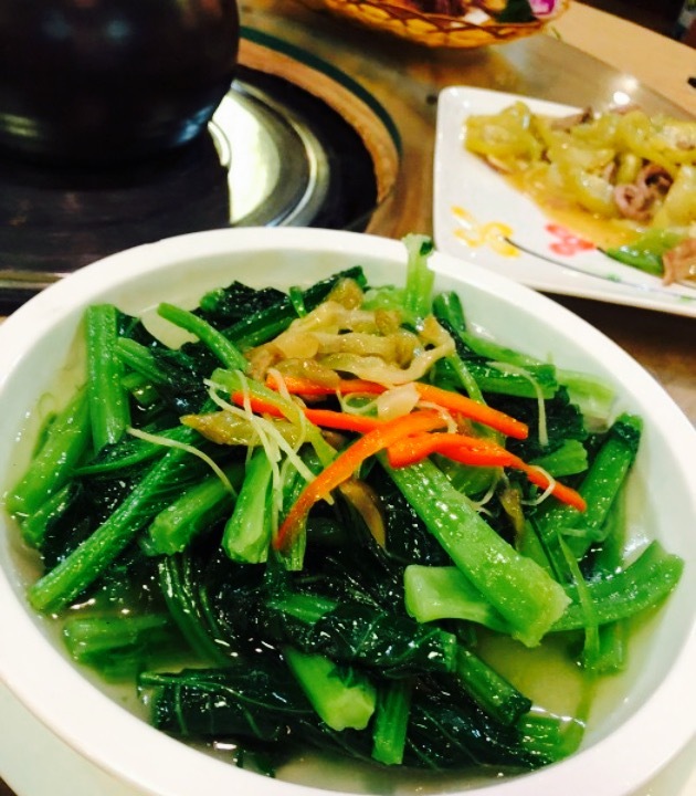 东方之猪四更烤乳猪(金垦总店)