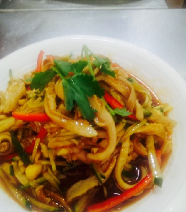 美食详情 特色:大盆花菜 特色炒饭 酸辣鸡杂 紫苏炒田鸡 罗汉笋炒腊肉