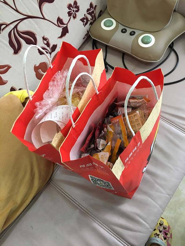 良品铺子(工业四路店)