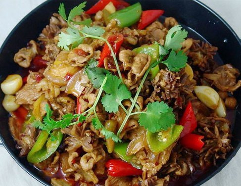 小院柴房土灶柴火鸡