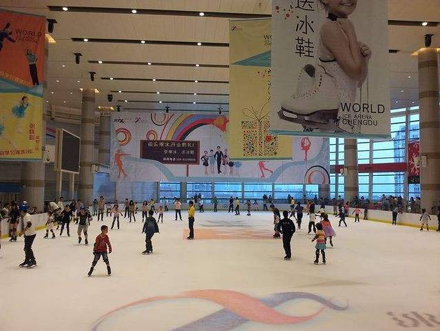 冰纷万象滑冰场