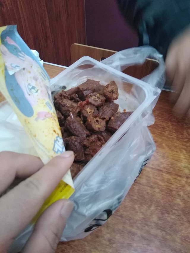 周黑鸭(武汉黄陂区黄陂百秀街店)