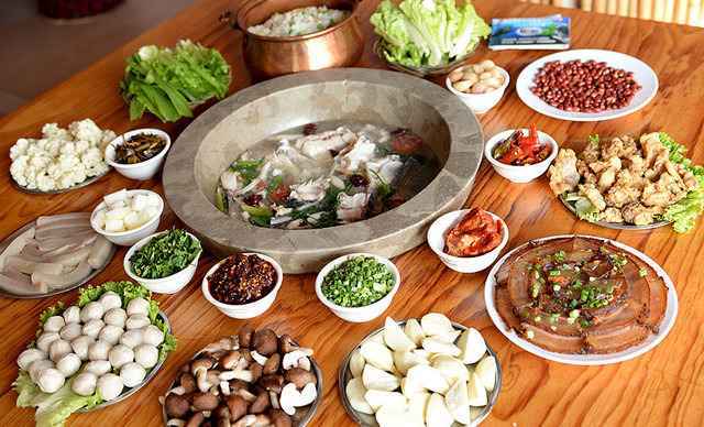 姚记抚仙湖石锅鱼庄